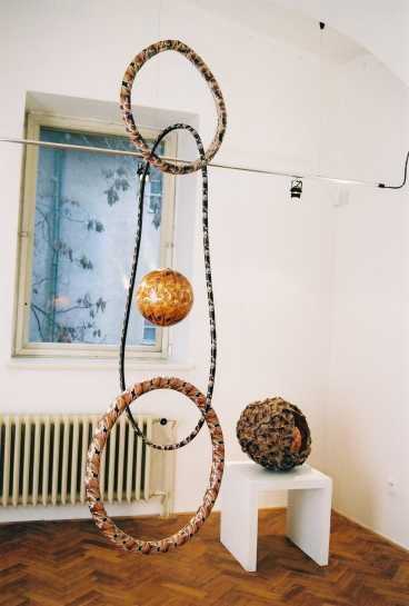 1999-10_p21_28_na_motivy_basne_sad_od_vladimira_holana.jpg